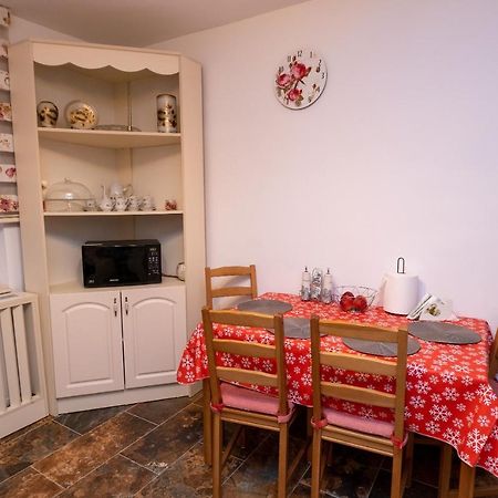 Stella'S Cozy Home 발로테슈티 외부 사진